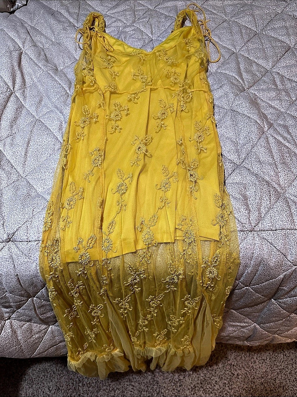 Kimchi Blue Lace Floral Maxi Dress in Yellow Size Medium Like New - Picture 2 of 9